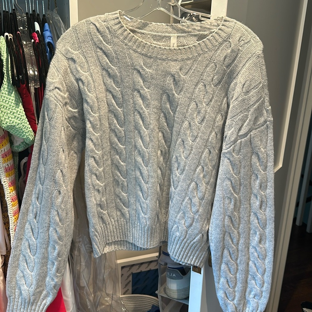Aritzia gray cropped sweater